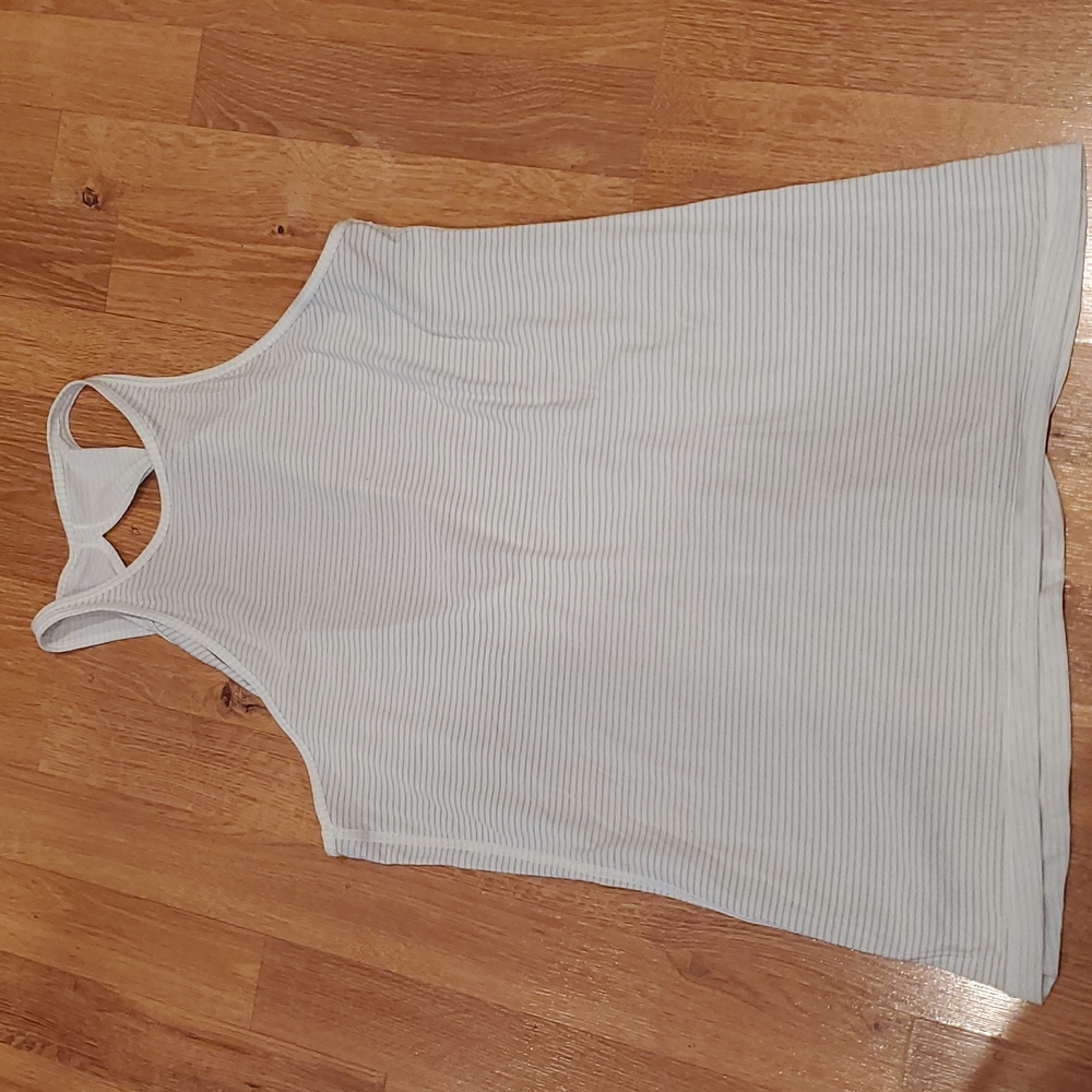 Lululemon twisty top.